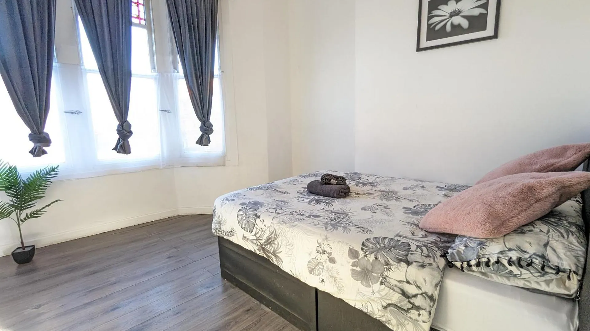2 Bedroom Apartment In A Supurb Area Of Cardiff 0*,  Wielka Brytania